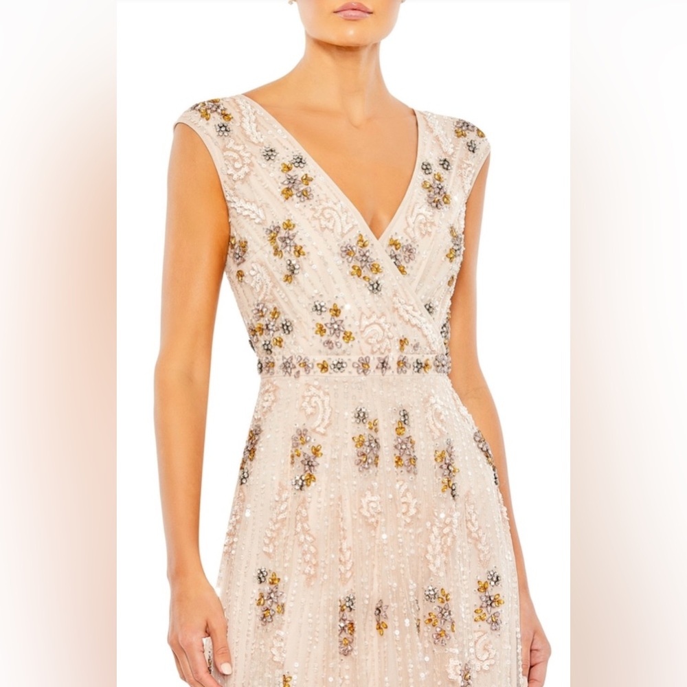 NWT MAC DUGGAL Cap Sleeve Embellished Gown - Picture 3 of 9